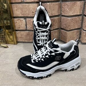 SKECHERS Women's D'Lites Lightweight Memory Foam Sneakers women’s size 8 sn11422